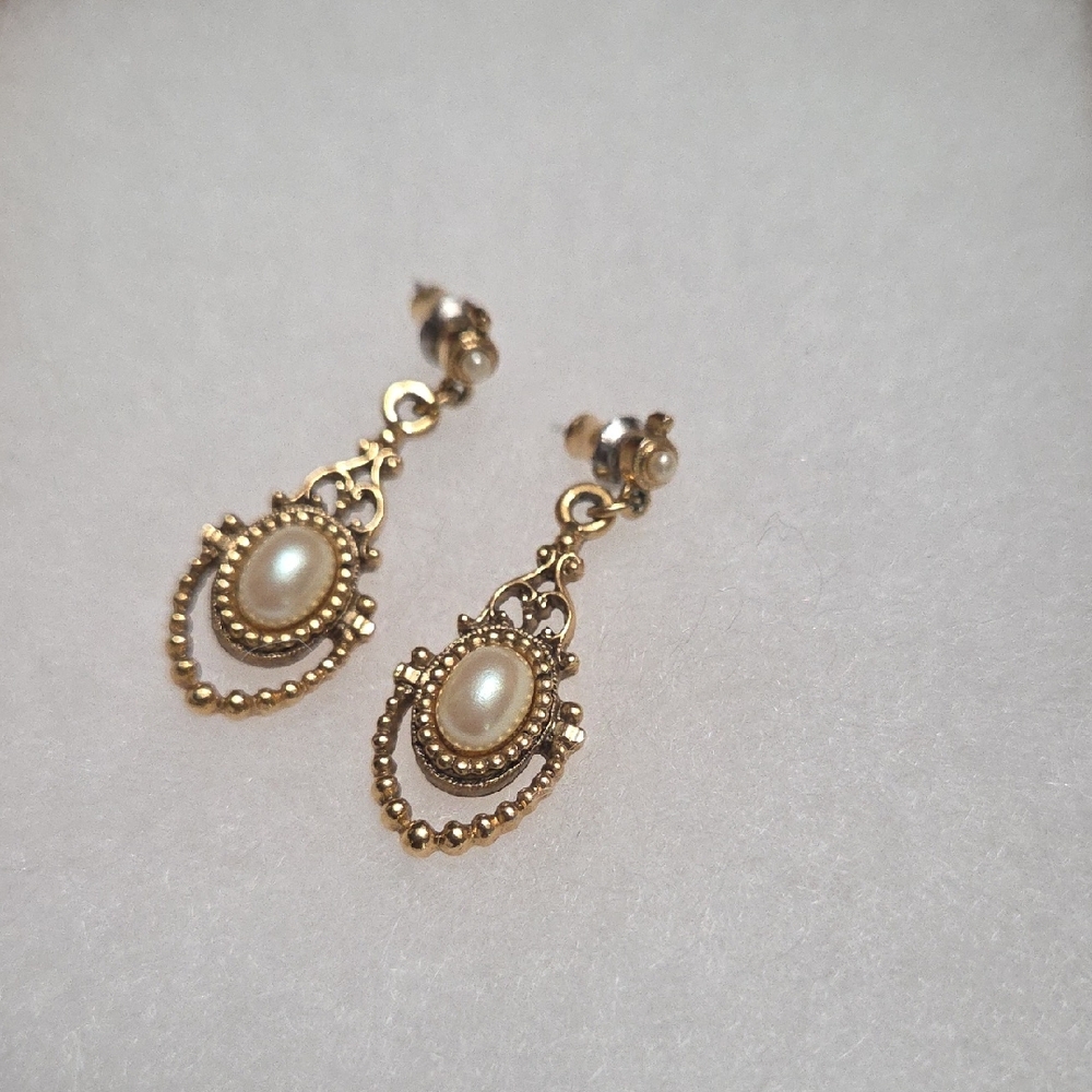 Elegant Gold Pearl Drop Earrings